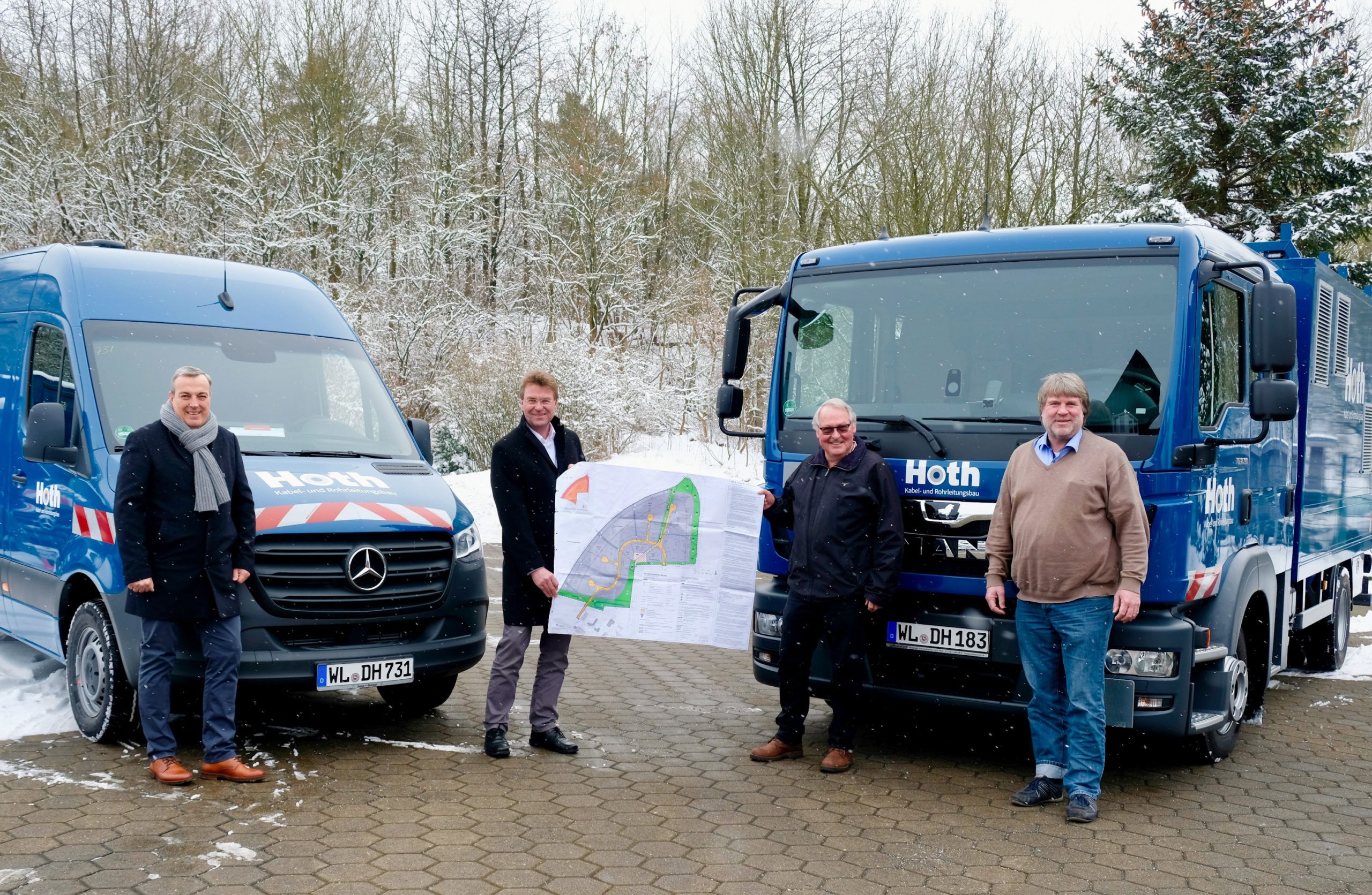 Sie informierten gemeinsam über die Ansiedlungspläne im TIP Innovationspark Nordheide: Heiko Braun (v. r.) und Dieter Hoth, Geschäftsführer der Hoth Tiefbau GmbH & Co. KG, mit WLH-Geschäftsführer Jens Wrede und René Meyer, stellvertretender Geschäftsführer der WLH. © WLH Wirtschaftsförderung im Landkreis Harburg GmbH / Bianca Augustin 